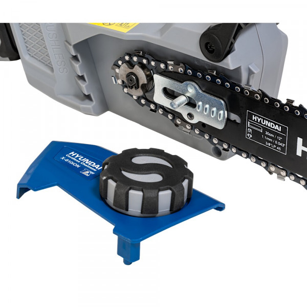 Пила аккумуляторная цепная HYUNDAI X-810iON SET