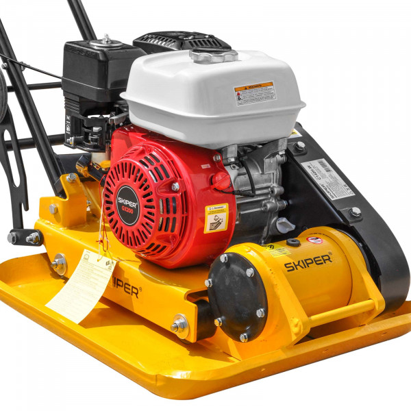SKIPER SС120HW.00 Виброплита SKIPER C120H-W  (Honda GX200, 6.5л.с., плита 58х50см., 20кН, 35м/мин, колёса)