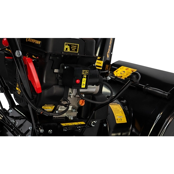 CHAMPION STT761E Снегоотбрасыватель, 7 л.с., 61 см, 6F/2R гусеницы, бак 3 л, эл.стартер, фара, обогрев рук