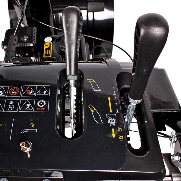 CHAMPION ST662E Снегоотбрасыватель, 6,5 л.с.,61см.,6F/2R колеса, бак 3,6л., эл.стартер, фары,обогрев рук